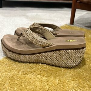 Volatile size 7 sandal.